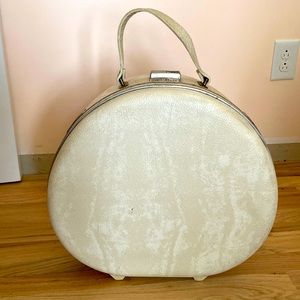 Vintage royal traveler hatbox suit case